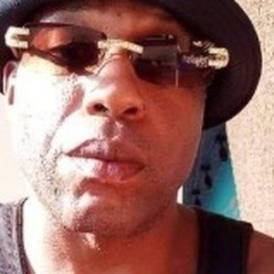 Meet your Posher, Carlos